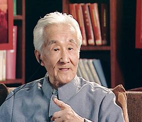 周汝昌逝世。圖為周汝昌先生生前接受電視采訪的畫面