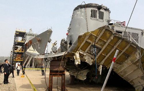 圖為5月19日在韓國平澤展示的“天安”號警戒艦殘骸。新華社/聯合通訊社