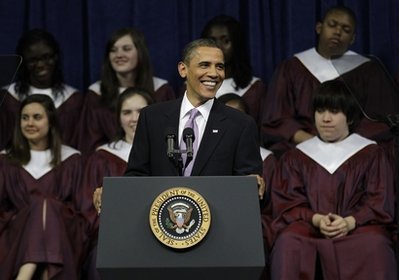 奧巴馬中學演講 身后驚現(xiàn)“瞌睡男”（組圖）