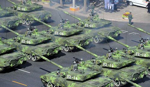 96A坦克方隊(duì)通過天安門廣場。