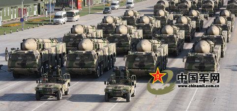 東21丙常規導彈方隊通過天安門廣場3