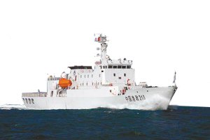 中國最先進漁政船現身釣魚島 漁民執意送上肉菜