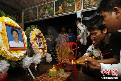 柬埔寨將踩踏死者人數下調為347人 今全國哀悼