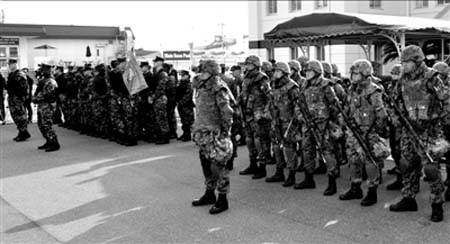 3日,日本和美國在駐日美國海軍佐世保基地舉行基地警備訓練開幕式。新華社發