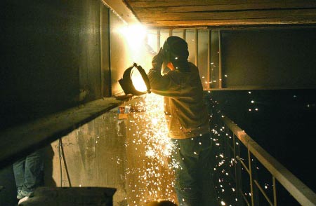 維修:橋下施工忙