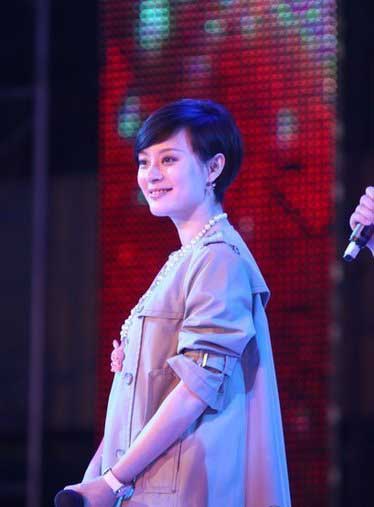 孫儷產(chǎn)子，產(chǎn)下一名健康男嬰。消息已經(jīng)被其母親在微博上證實(shí)。