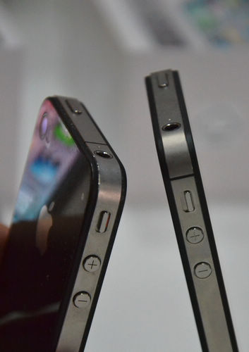 iphone4s開售，青島iphone4s真機實拍，銷售員介紹iphone4s套餐及辦理方法