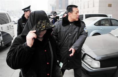 青島老賴住別墅拒還錢 夫妻輪流進(jìn)拘留所過年