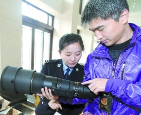走私的還有單價近7萬元的尼康600mm定焦專業鏡頭。
