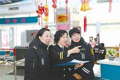 蘇學(xué)芬中是個(gè)普通人，女兒、母親、妻子這些角色她當(dāng)?shù)枚疾蝗邕@個(gè)站長盡職。