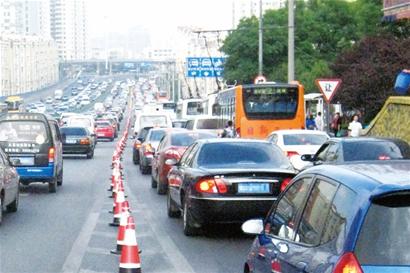 膠寧高架測試第二日內道通暢 周邊堵成一鍋粥
