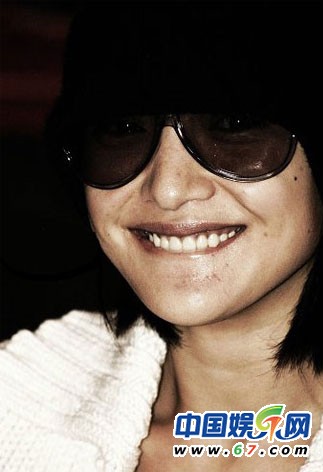 明星卸妝照，漏出恐怖皮膚