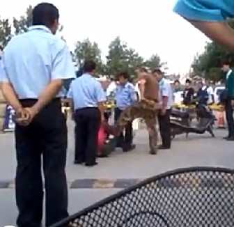 網曝青島農大保安圍毆小情侶 棍棒相加女子苦求