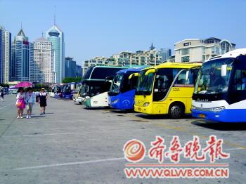 前海限行疏通沿海堵癱市區 五四廣場變爆滿停車場 前海限行疏通沿海堵癱市區 五四廣場變爆滿停車場