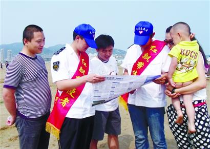 青島全城搜尋紅飄帶使者 文明在于行動(dòng)向善不分大小 青島全城搜尋紅飄帶使者 文明在于行動(dòng)向善不分大小