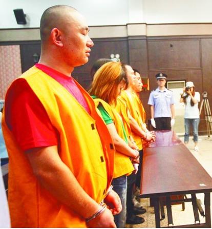 毒販招工管吃管住管吸 美女毒販淚灑法庭 毒販招工管吃管住管吸 美女毒販淚灑法庭