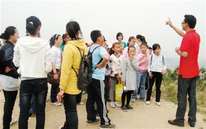 村支書賣掉座駕換校車 接送農村娃 村支書賣掉座駕換校車 接送農村娃