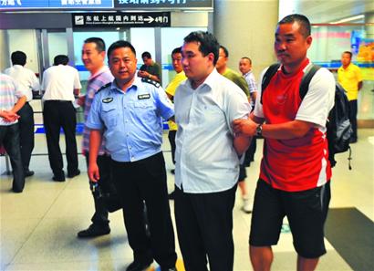 銀行職員自封賭神澳門豪賭 套現200萬全輸光 銀行職員自封賭神澳門豪賭 套現200萬全輸光