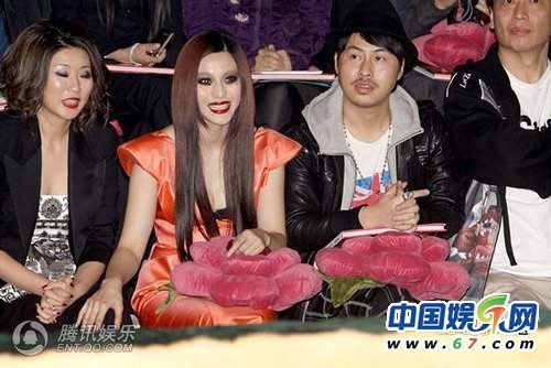 范爺當街敷面林志玲現高原紅 曝女星雷瞎眼囧態