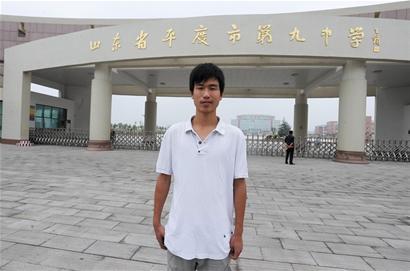 634分寒門學子無錢上學 午餐饅頭配咸菜1天生活費5元 634分寒門學子無錢上學 午餐饅頭配咸菜1天生活費5元