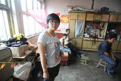 634分寒門學子無錢上學 午餐饅頭配咸菜1天生活費5元 634分寒門學子無錢上學 午餐饅頭配咸菜1天生活費5元