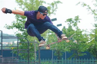 青島元老級滑板人:自創品牌 曾和夏雨一起練滑板