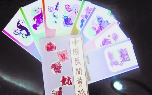 青島啤酒節(jié)集到500余件歷屆紀(jì)念品 穿越時(shí)空大開(kāi)眼界 青島啤酒節(jié)集到500余件歷屆紀(jì)念品 穿越時(shí)空大開(kāi)眼界