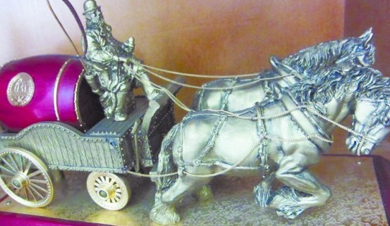 青島啤酒節(jié)集到500余件歷屆紀(jì)念品 穿越時(shí)空大開(kāi)眼界 青島啤酒節(jié)集到500余件歷屆紀(jì)念品 穿越時(shí)空大開(kāi)眼界