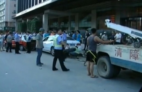 富二代醉駕撞6車致2死 揚言家里有錢賠