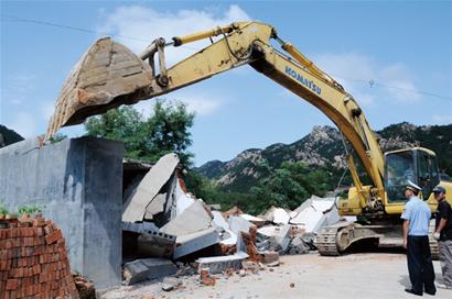 嶗山一業(yè)主抗強(qiáng)拆 唆使80歲父母點(diǎn)煤氣罐自殺 嶗山一業(yè)主抗強(qiáng)拆 唆使80歲父母點(diǎn)煤氣罐自殺