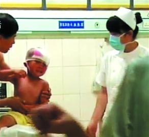 幼兒園黑校車急轉彎側翻 兩名幼兒受重傷 幼兒園黑校車急轉彎側翻 兩名幼兒受重傷