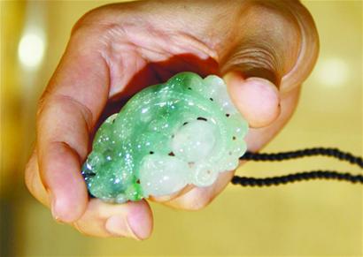 小富二代每月千元零花錢(qián)不滿足 偷爸5萬(wàn)翡翠換千元