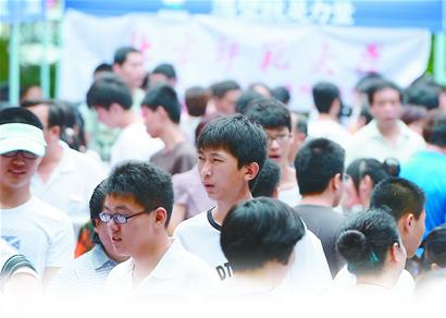 二本錄取控制線明天劃定 青島分數線單獨劃