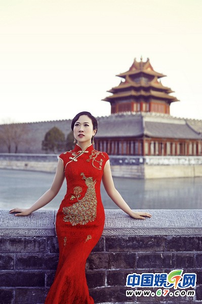 芙蓉姐姐旗袍裝慶35歲生日 前凸后翹最炫中國風