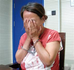 青島著名扒手老妖婆現真身 青島著名扒手老妖婆現真身