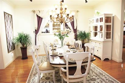 家具設計師刀尖上舞蹈 洋妞來青島成中國通 家具設計師刀尖上舞蹈 洋妞來青島成中國通