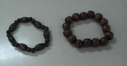 青島中山公園現(xiàn)大批高僧 佛手鏈強戴游客手張口要錢 青島中山公園現(xiàn)大批高僧 佛手鏈強戴游客手張口要錢