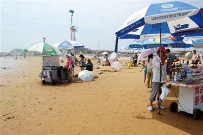 前海一線浴場集體整容 棧橋沙灘漂浮無數垃圾