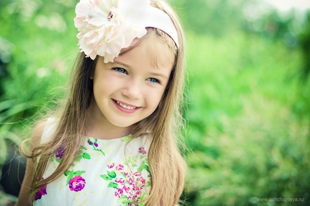 小蘿莉絕美容顏輕松秒超模 網(wǎng)友驚嘆：長(zhǎng)大都是妖孽