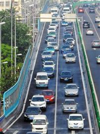 青島膠寧高架車流達飽和3倍 全時段大堵