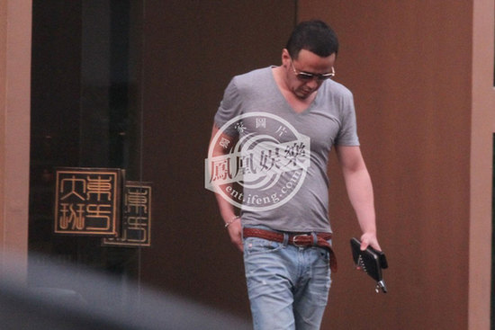 中國好聲音養肥明星 楊坤開百萬豪車去按摩