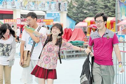 情侶團成為嘉年華鐵桿粉絲 情侶團成為嘉年華鐵桿粉絲