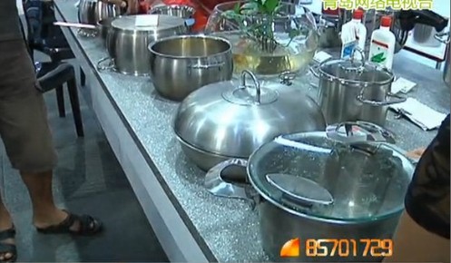 3000元買(mǎi)德國(guó)高級(jí)廚具 用半年鍋底現(xiàn)凹坑 3000元買(mǎi)德國(guó)高級(jí)廚具 用半年鍋底現(xiàn)凹坑