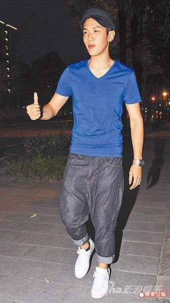 柯震東對于與天后戀情態度坦然