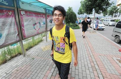 海大新生昨開始報到 1人報到14家人護送當旅游 海大新生昨開始報到 1人報到14家人護送當旅游