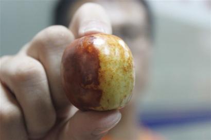 青島面色紅潤大棗泡甜味劑糖精鈉 傷害肝臟和神經(jīng) 青島面色紅潤大棗泡甜味劑糖精鈉 傷害肝臟和神經(jīng)