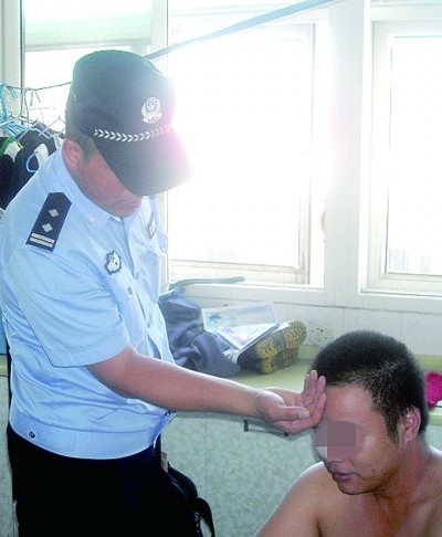 青島已婚男為愛走火入魔拋棄孩子父母 打砸放火醉生夢死 青島已婚男為愛走火入魔拋棄孩子父母 打砸放火醉生夢死