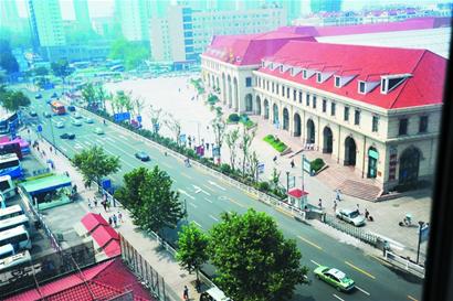 火車站“調”公交 火車站“調”公交