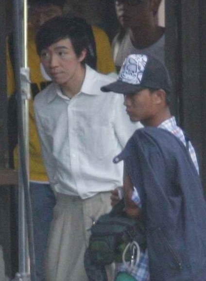 俞灝明穿壓力衣現身