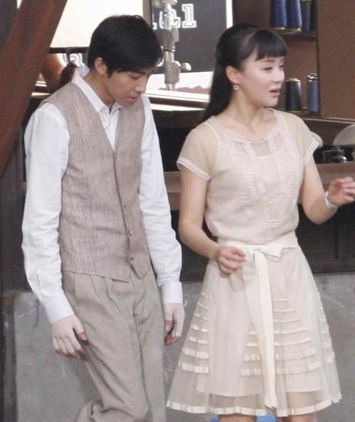 俞灝明穿壓力衣現身